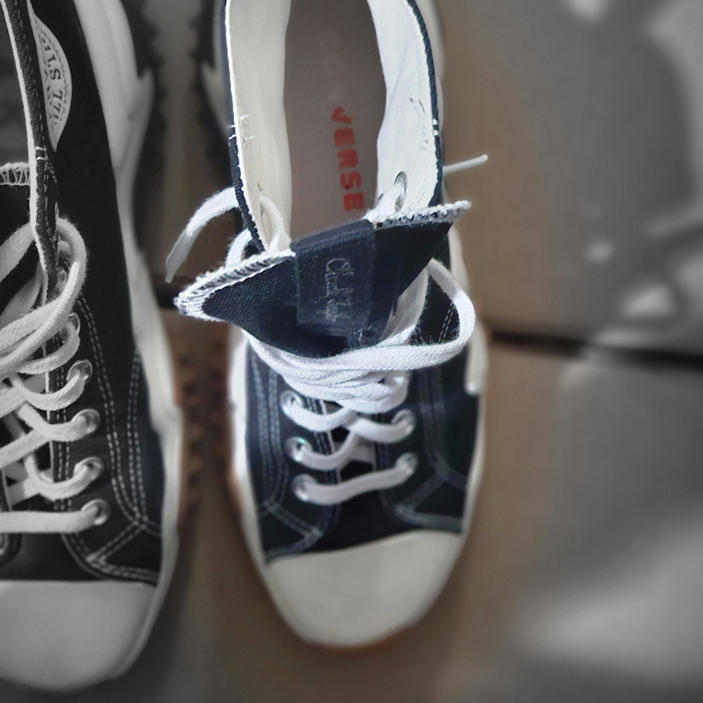 Converse Black and White High-Top Sneakers 8 Mens 9.5 Womens - Picture 2 of 8